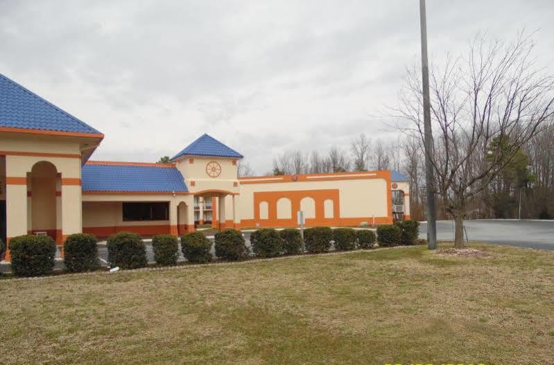 Rodeway Inn & Suites Greensboro Southeast Eksteriør billede