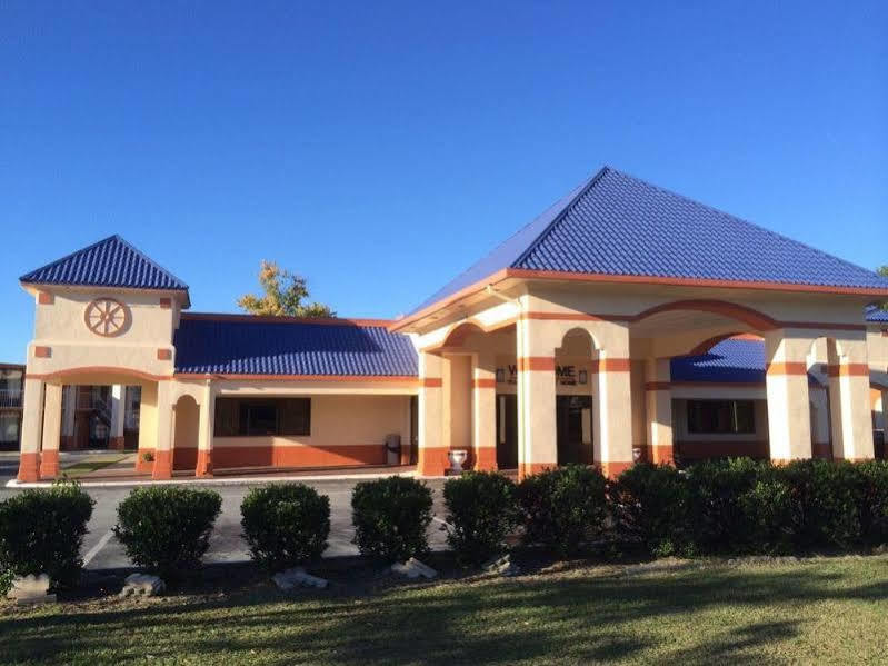 Rodeway Inn & Suites Greensboro Southeast Eksteriør billede